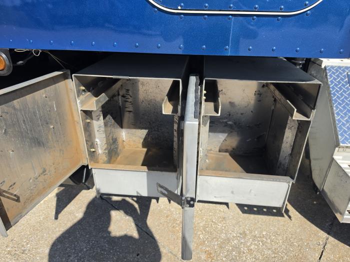 2022 Peterbilt 389-10