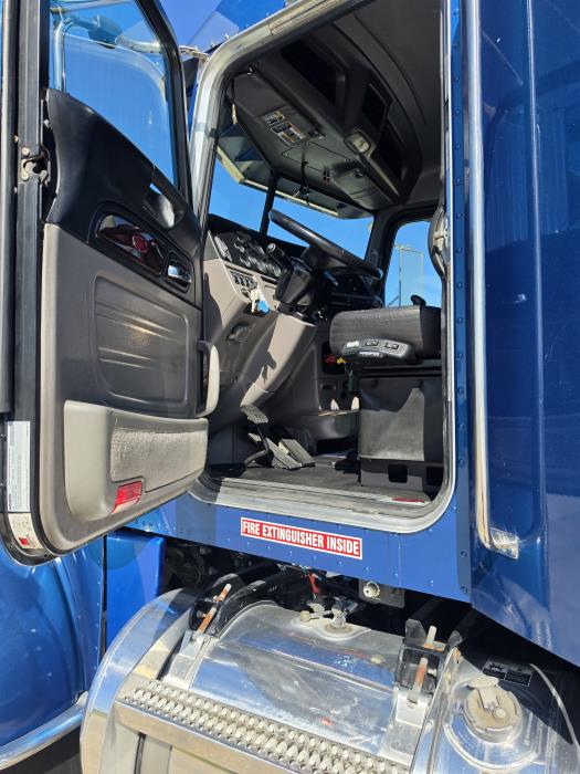 2022 Peterbilt 389-24