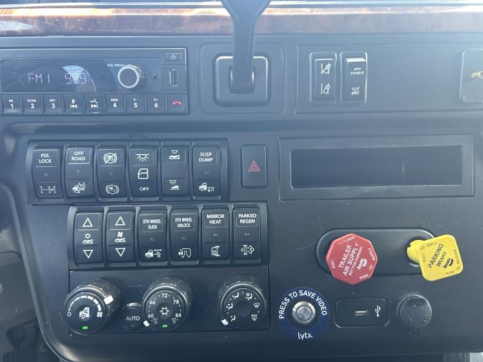 2022 International LT625-43