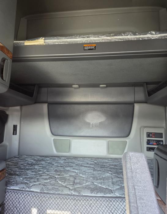 2022 International LT625-56