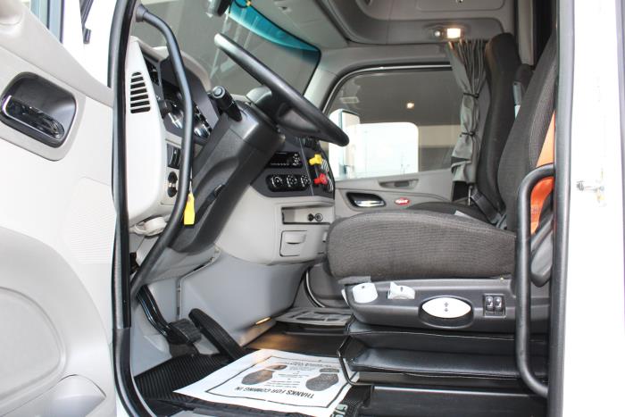 2021 Peterbilt 579-8