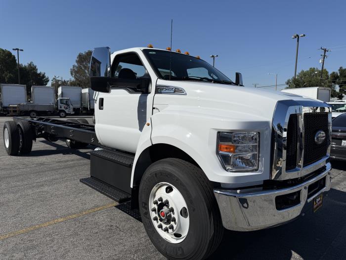 2027 Ford F-750-4