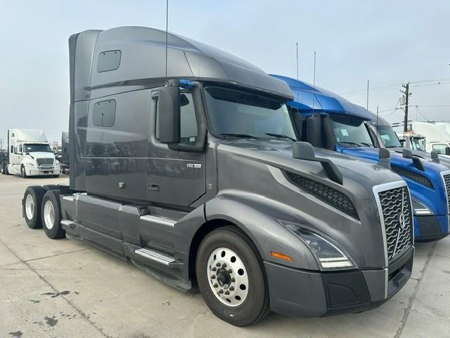 2022 Volvo VNL64T760-2