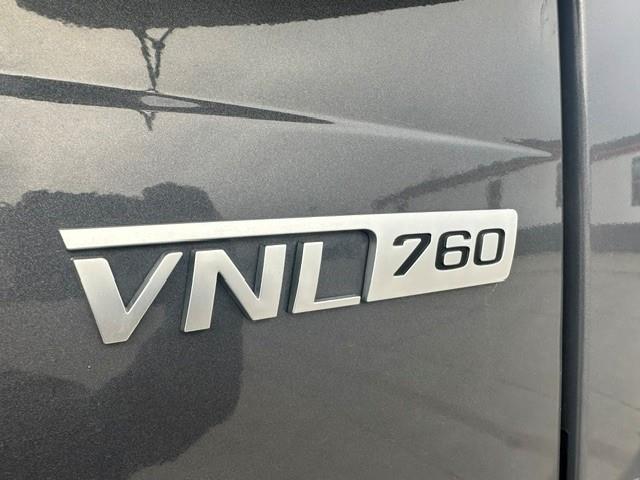 2022 Volvo VNL64T760-3