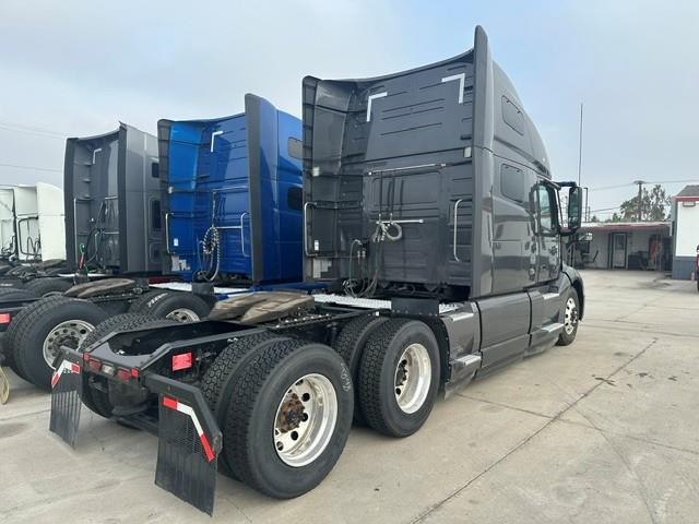 2022 Volvo VNL64T760-5