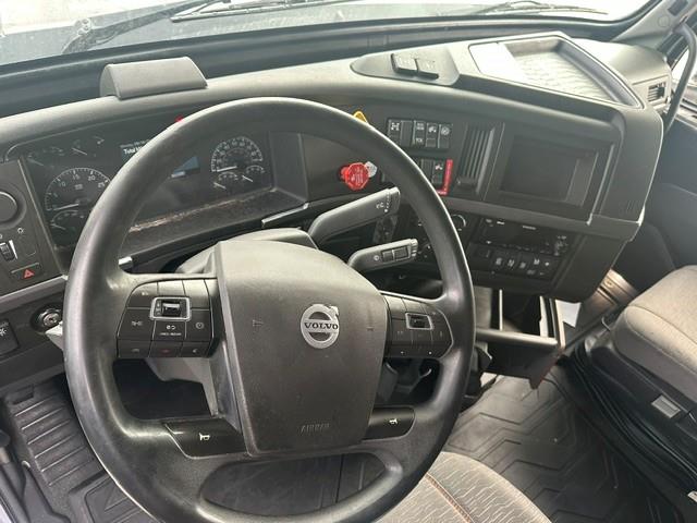 2022 Volvo VNL64T760-9
