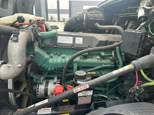2022 Volvo VNL64T760-12