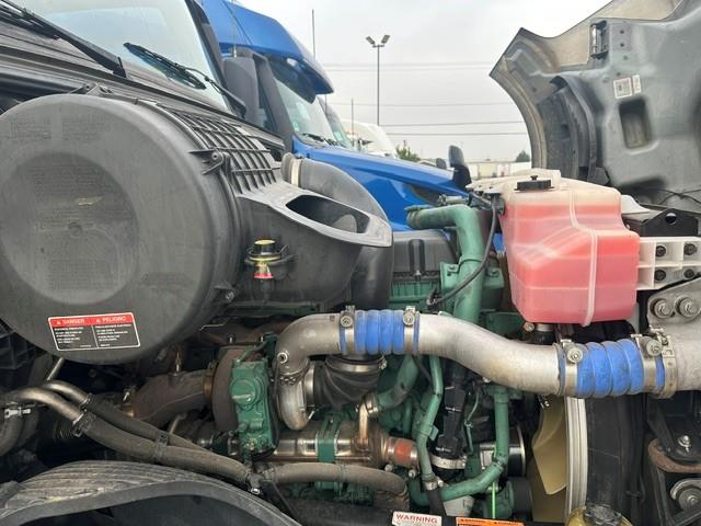 2022 Volvo VNL64T760-14