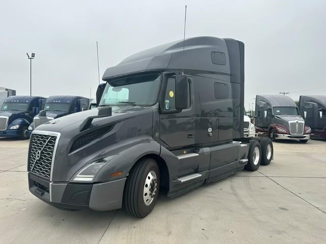 2022 Volvo VNL64T760-0