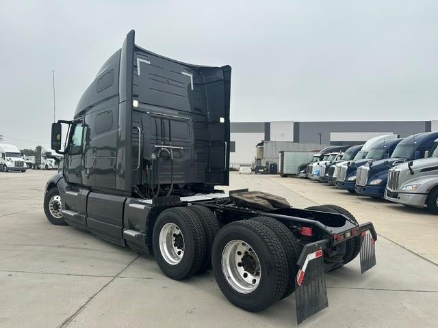 2022 Volvo VNL64T760-15