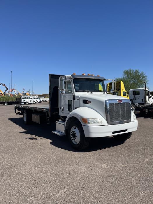 2020 Peterbilt 330-2
