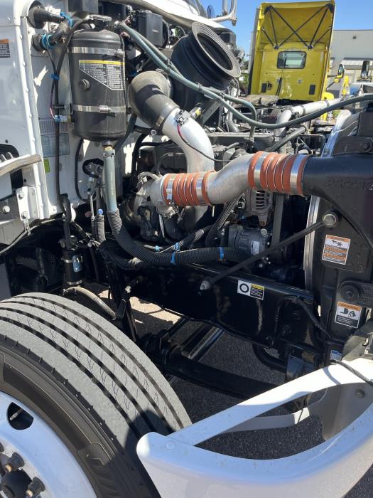 2020 Peterbilt 330-5