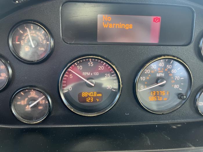 2020 Peterbilt 330-8