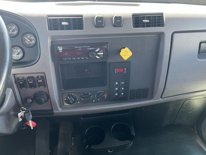 2020 Peterbilt 330-9