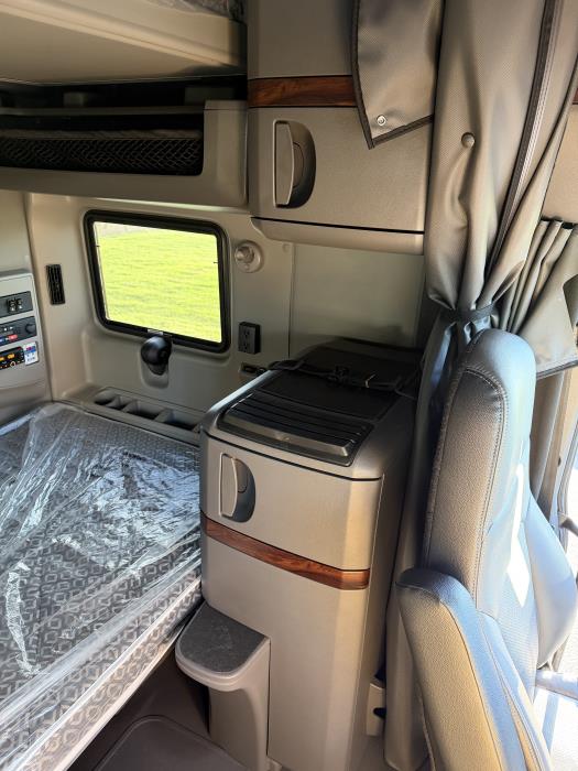 2027 International LT625-20