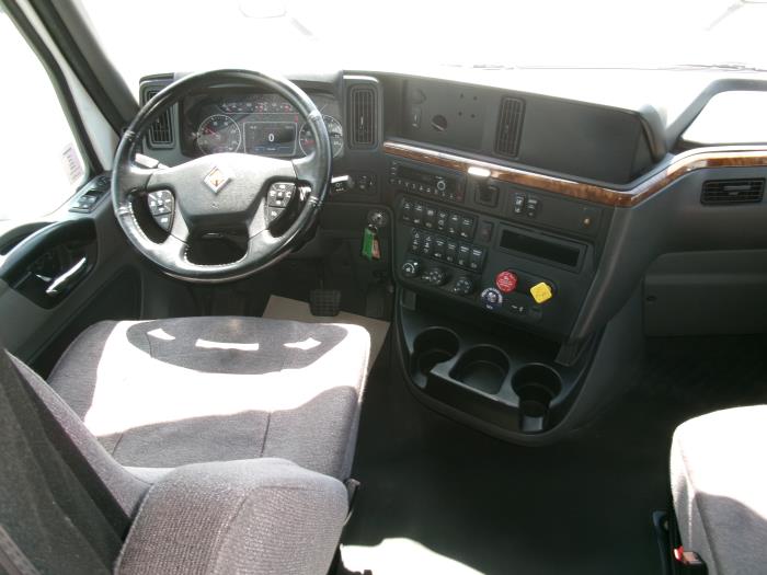 2022 International LT625-14