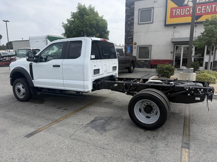 2027 Ford F-550-2