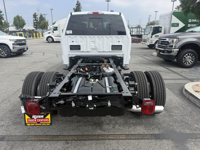 2027 Ford F-550-3