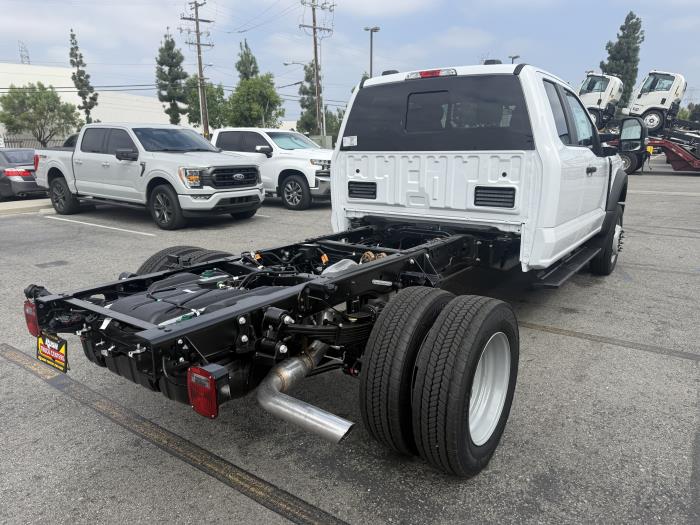 2027 Ford F-550-4