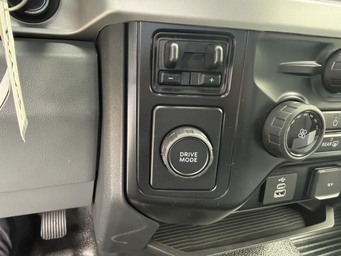 2027 Ford F-550-18