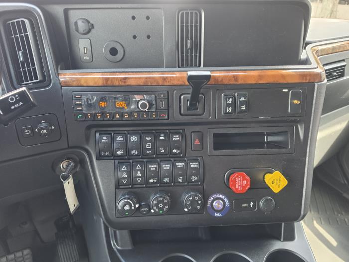 2022 International LT625-17