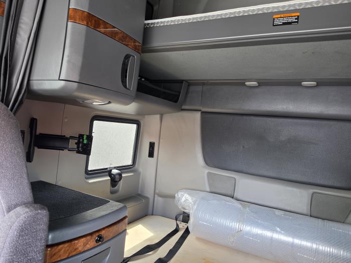 2022 International LT625-21