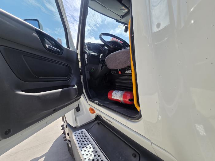 2022 International LT625-8