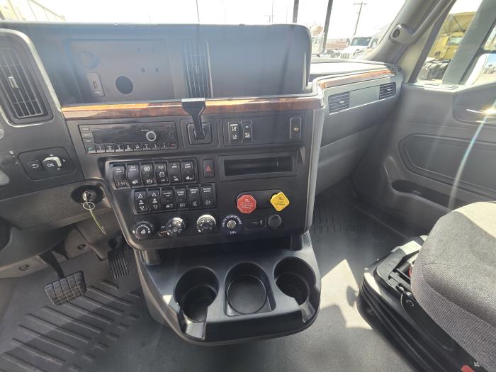 2022 International LT625-10