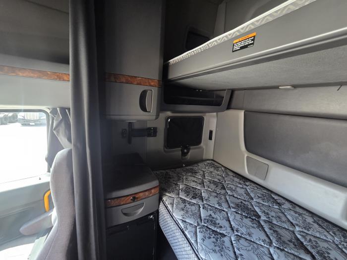 2022 International LT625-12