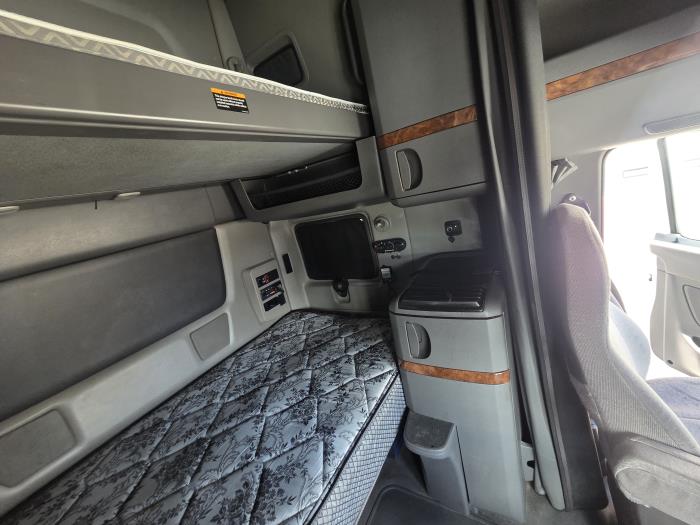 2022 International LT625-13