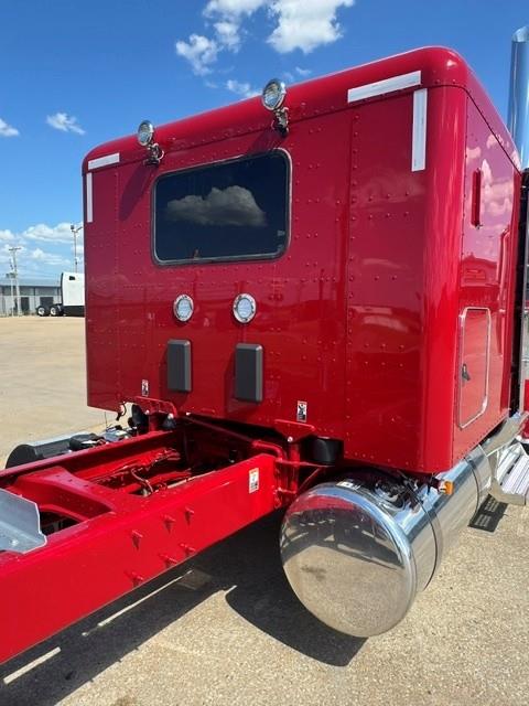 2027 Peterbilt 589-14