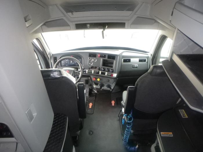 2022 Kenworth T680-26