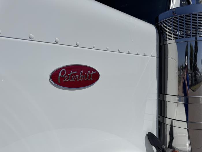 2027 Peterbilt 589-10