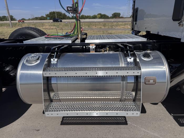 2027 Peterbilt 589-12