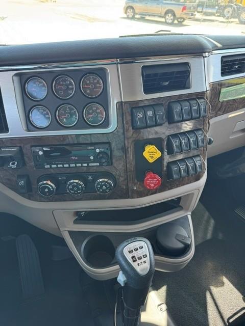 2027 Peterbilt 589-18