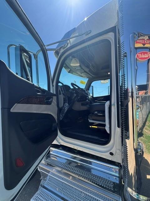 2027 Peterbilt 589-31
