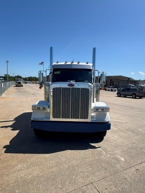 2027 Peterbilt 589-37
