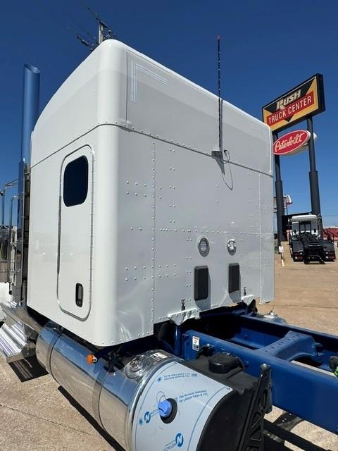 2027 Peterbilt 589-8