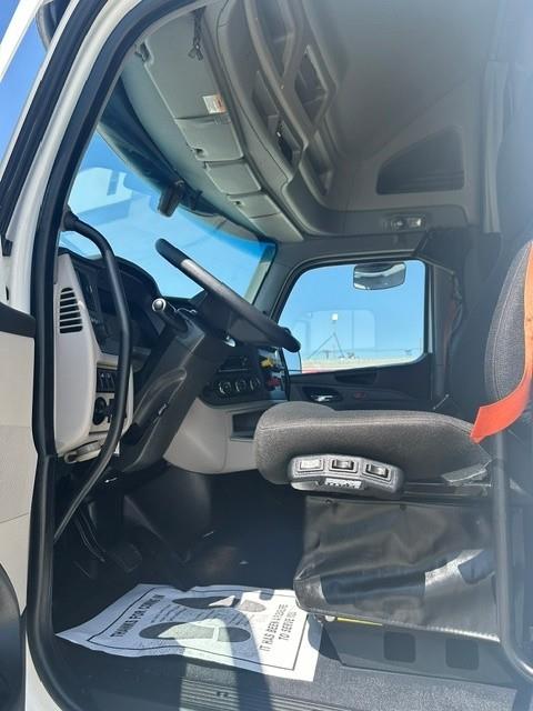2024 Peterbilt 579-8