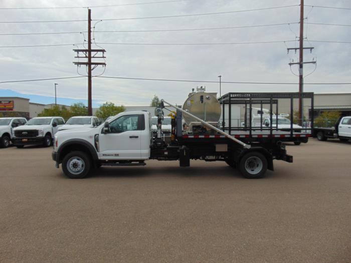 2025 Ford F-600-1