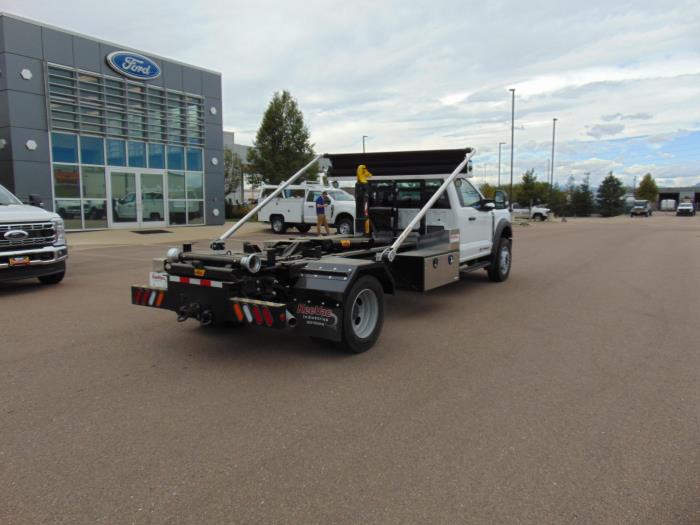 2025 Ford F-600-11
