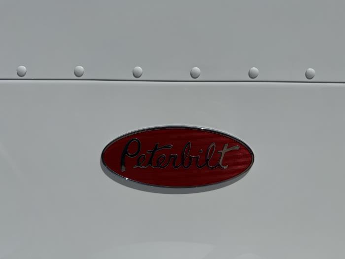 2027 Peterbilt 589-16