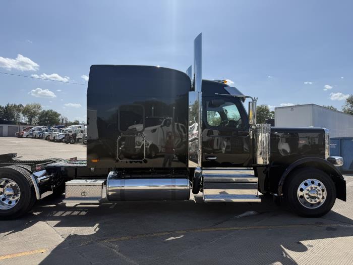 2027 Peterbilt 589-10