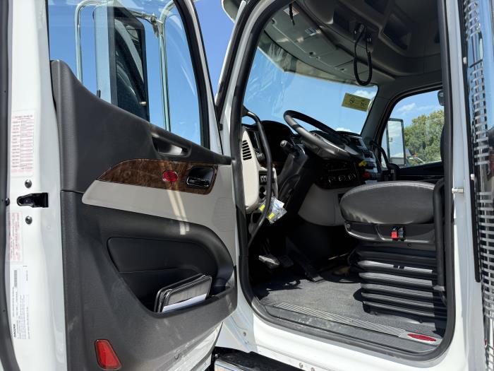 2027 Peterbilt 589-29
