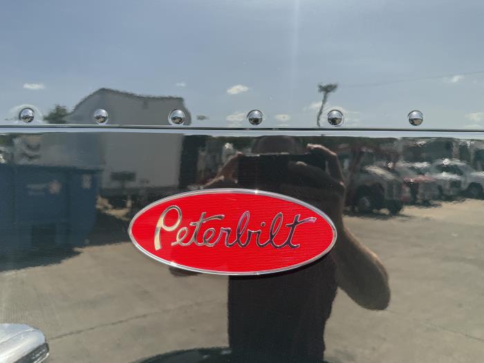 2027 Peterbilt 589-16