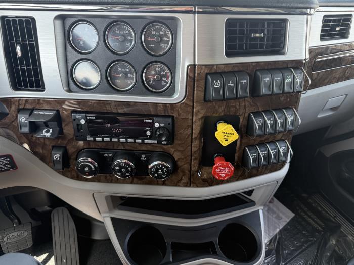 2027 Peterbilt 589-35