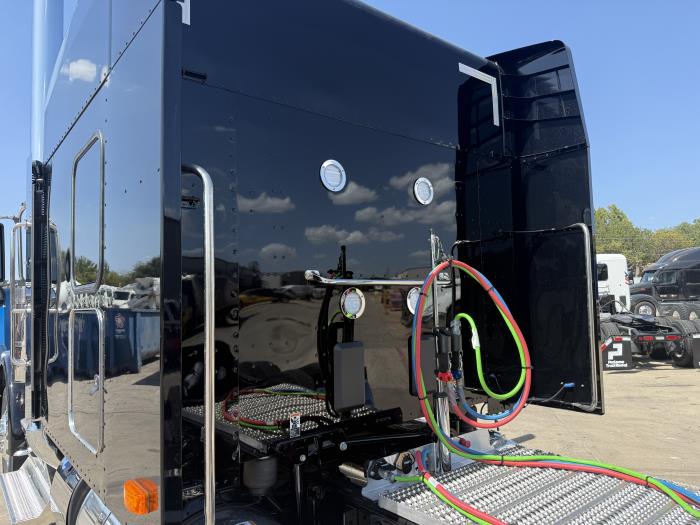 2027 Peterbilt 589-19
