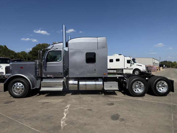 2027 Peterbilt 589-4
