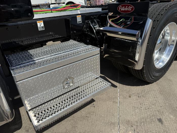 2027 Peterbilt 589-20