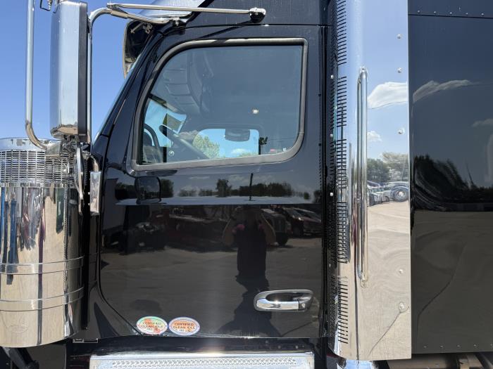 2027 Peterbilt 589-25